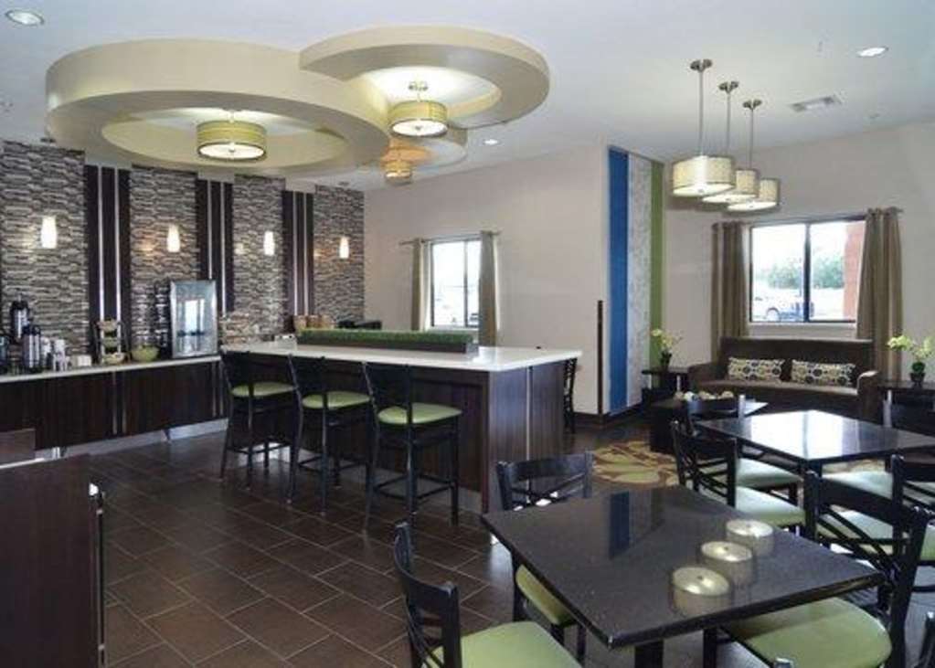 Quality Inn & Suites Kenedy - Karnes City Restaurant foto