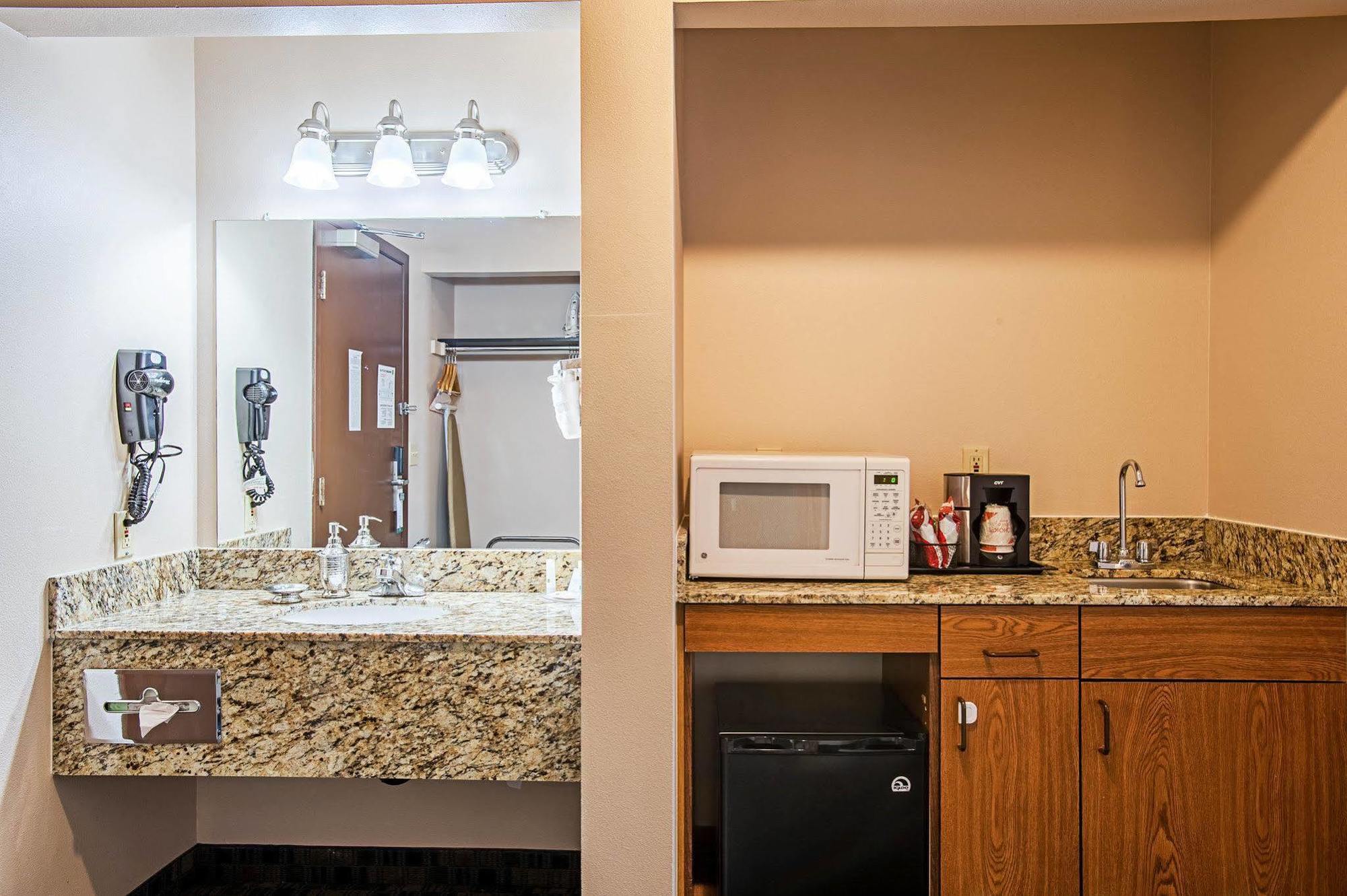 Quality Inn & Suites Kenedy - Karnes City Exterior foto